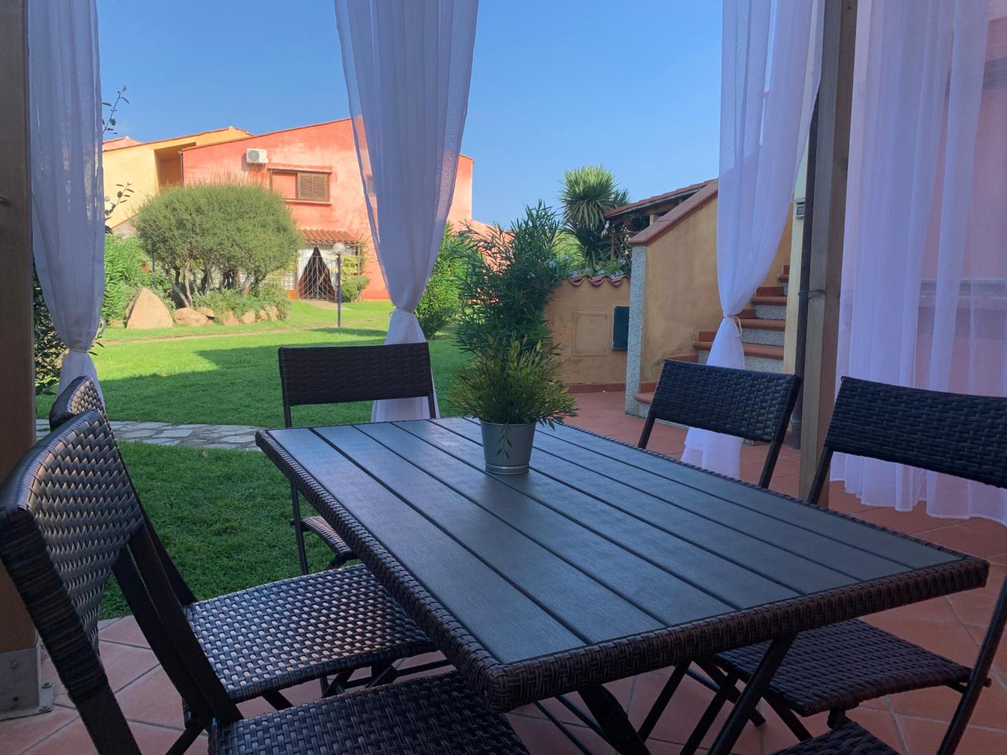 Casa Smeralda: Con Giardino E Vicino Al Mare Punta Molara المظهر الخارجي الصورة